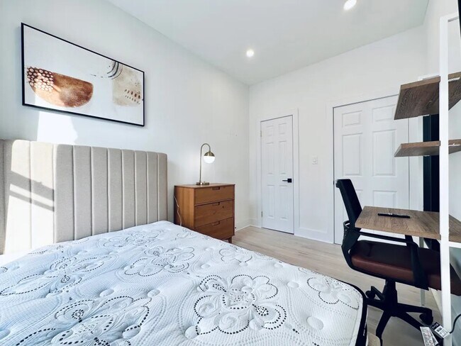 Foto del edificio - Furnished room/NOT APARTMENT