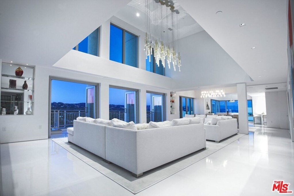 Foto principal - 10727 Wilshire Blvd