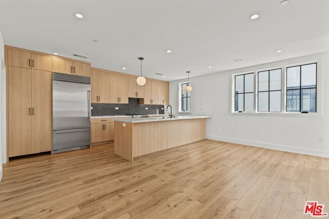 Foto del edificio - 14535 Killion St