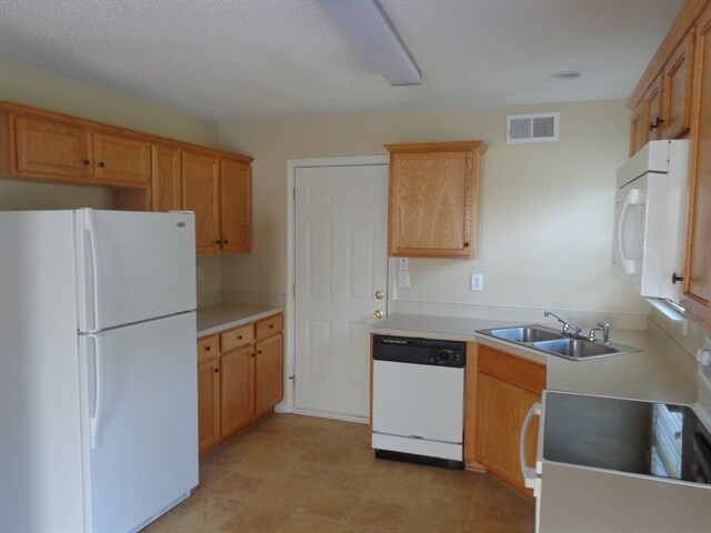 Building Photo - 15446 Stone Hollow Drive