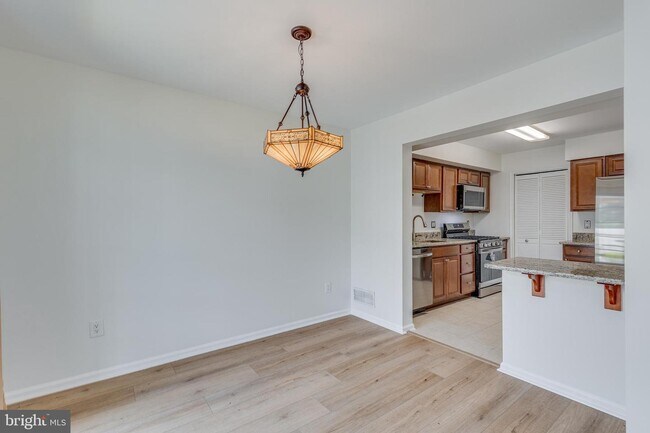 Foto del edificio - 3704 Fenwick Ln