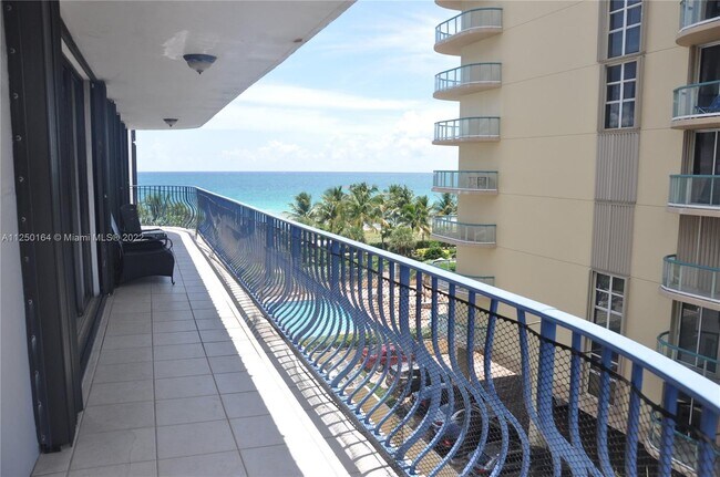 Building Photo - 8877 Collins Ave