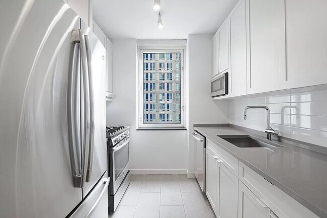 Foto del edificio - 460 W 42nd St