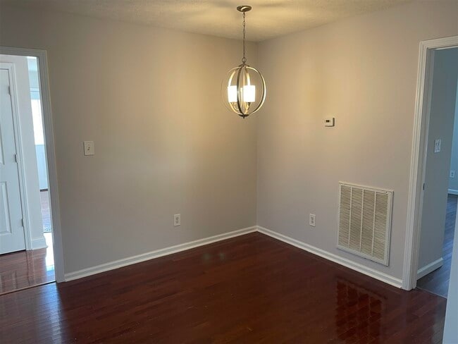 Foto del edificio - 3261 Cave Springs Ave