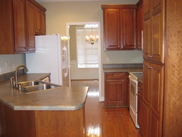 Building Photo - 2404 Adelaide Dr