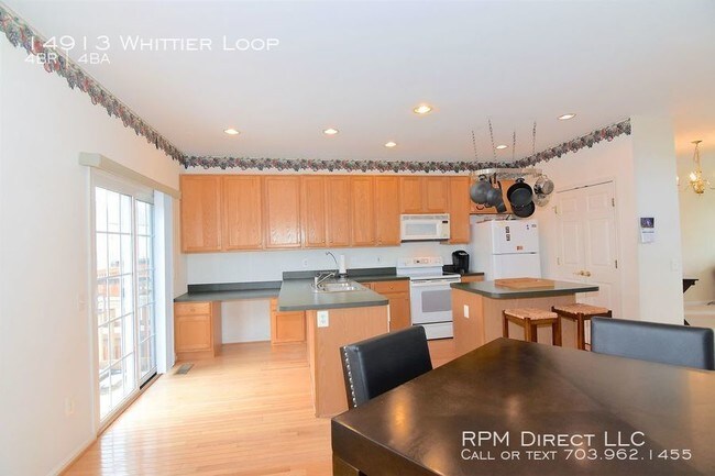 Foto del edificio - Large 3 Level End unit Townhouse