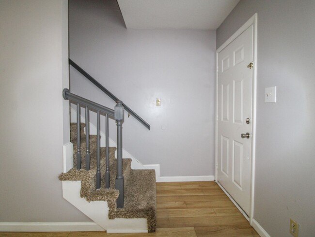 Foto del edificio - Check out this nice townhome in Decatur