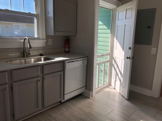 Kitchen, side door - 5832 Catina St