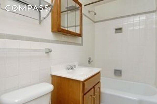 Building Photo - 212 W 14th St