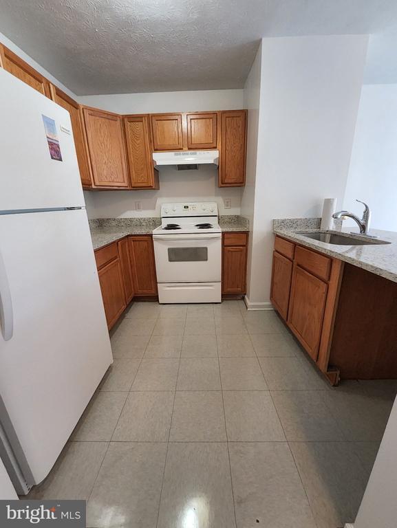 Building Photo - 649 E Spencer St