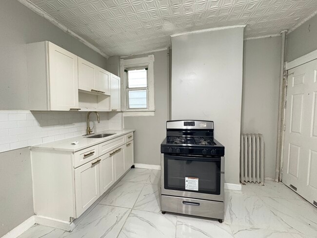 Building Photo - 721 Bergen St