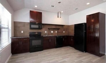 Building Photo - 995 Junell St