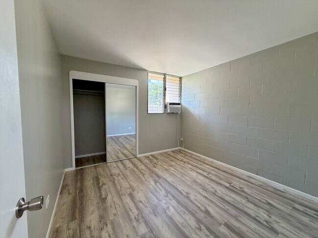 Foto del edificio - Newly Renovated 2-Bedroom in Kalihi | Lanai + Parking
