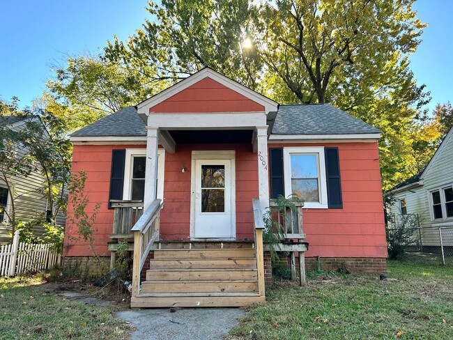 Building Photo - Cozy 2 Bedroom Home in Manchester Availabl...