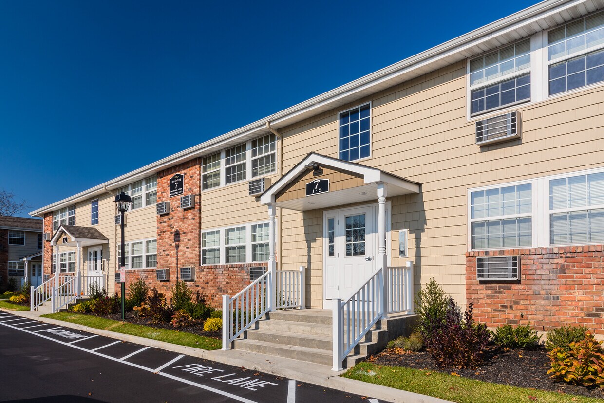 Heatherwood House at Patchogue Apartments in Patchogue, NY