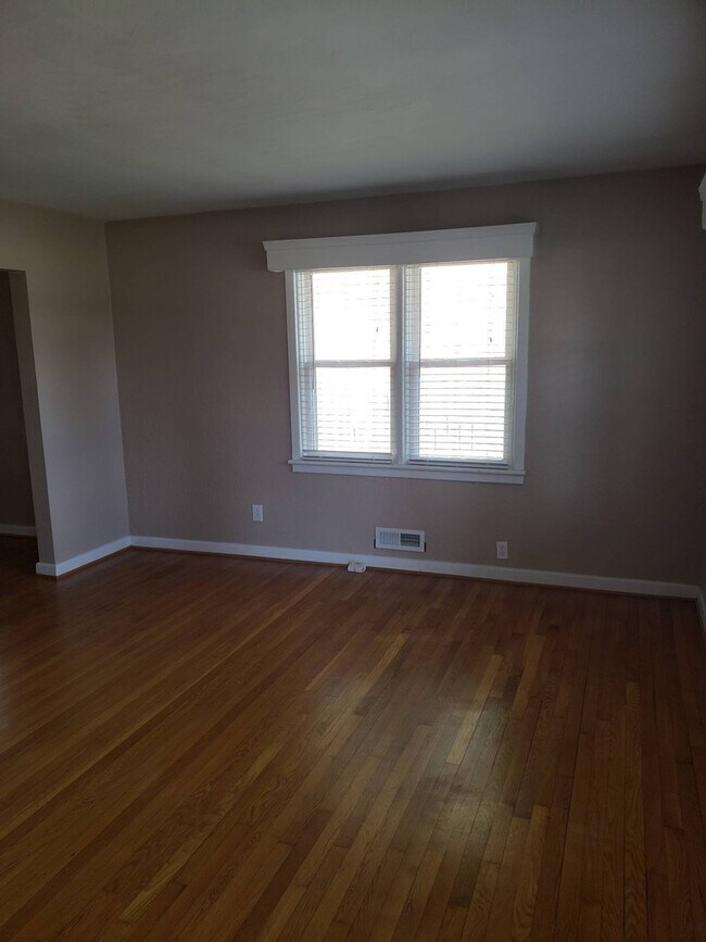 Foto del edificio - 1433 Lakeside Rd