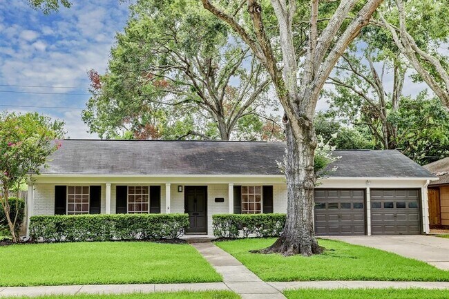 Foto del edificio - 5429 Lincrest Ln