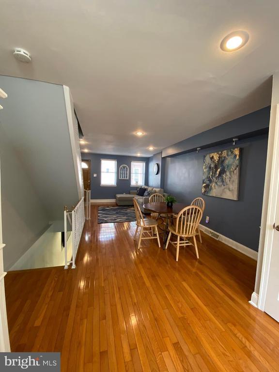 Building Photo - 134 Sigel St