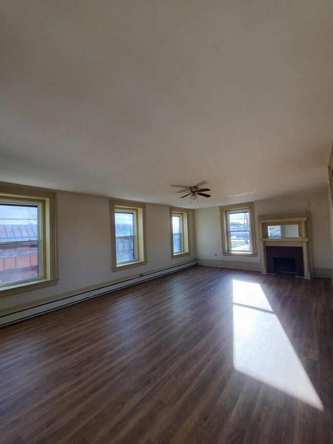 Foto del edificio - 377 White Deer Ave