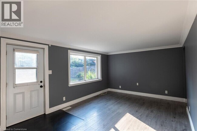 Building Photo - 367 Hillcrest Rd