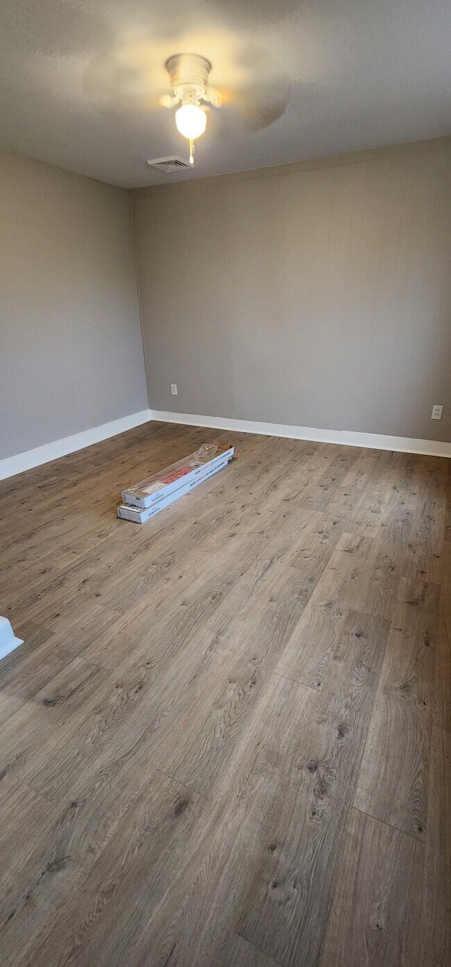 Dormitorio 1 - 115 S Franklin Ave