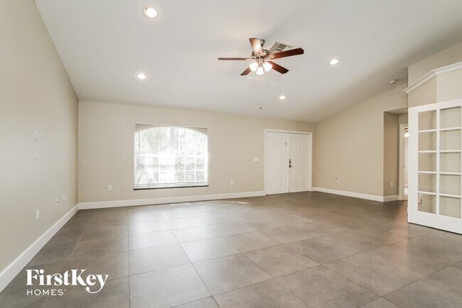 Foto del edificio - 18552 Spruce Dr W