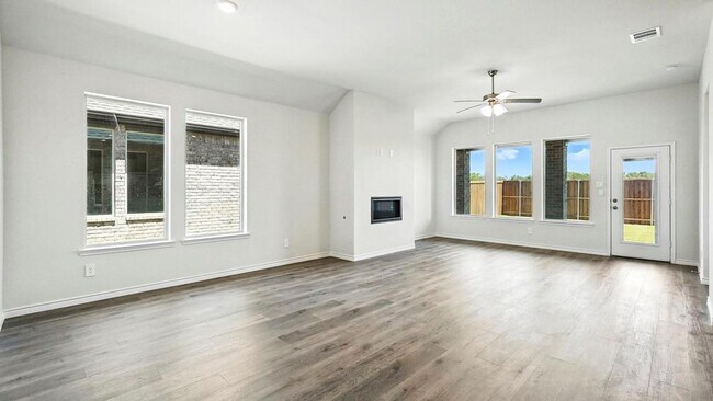 Foto del edificio - Welcome to this stunning 4-bed, 2-bath home with flex space, style, and comfort throughout!