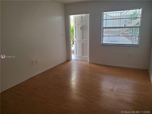 Foto del edificio - 1720 Cleveland St