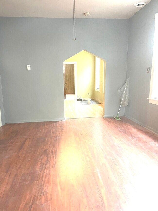 Foto del edificio - 1337 W 31st St
