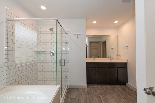 Foto del edificio - 8038 Brahman Ln