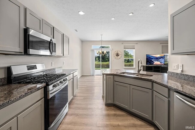 Building Photo - 2911 Poinciana Dr