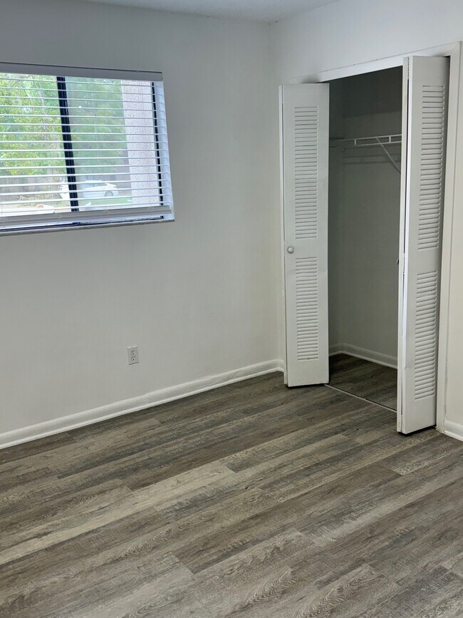 Building Photo - 5243 Westchase Ct