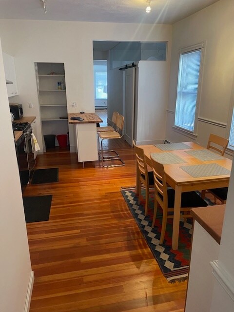 Foto del edificio - 106 Pleasant St