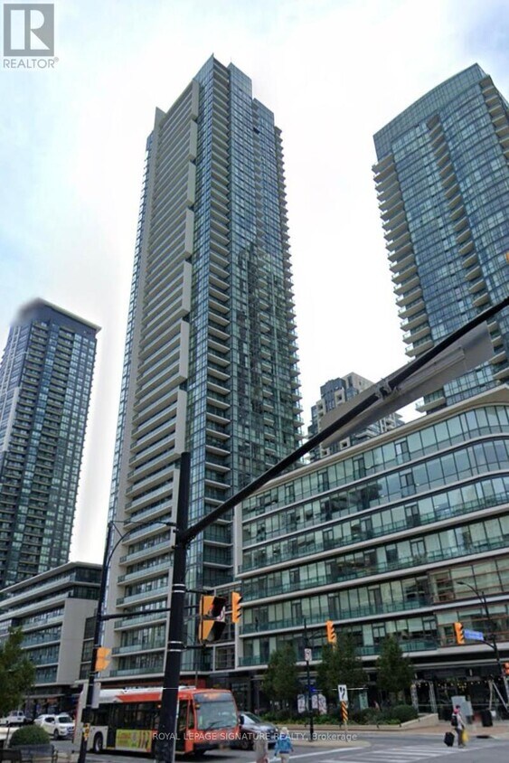 Photo principale - 4070-4070 Confederation Pkwy