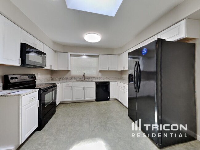 Foto del edificio - 1732 Old Coachman Rd.