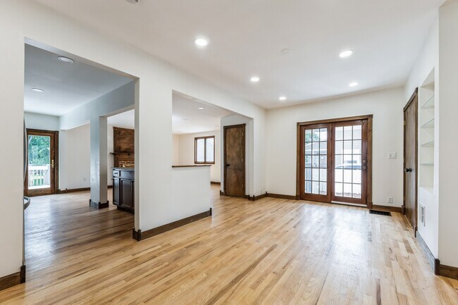 Building Photo - 58 Cresskill Ave