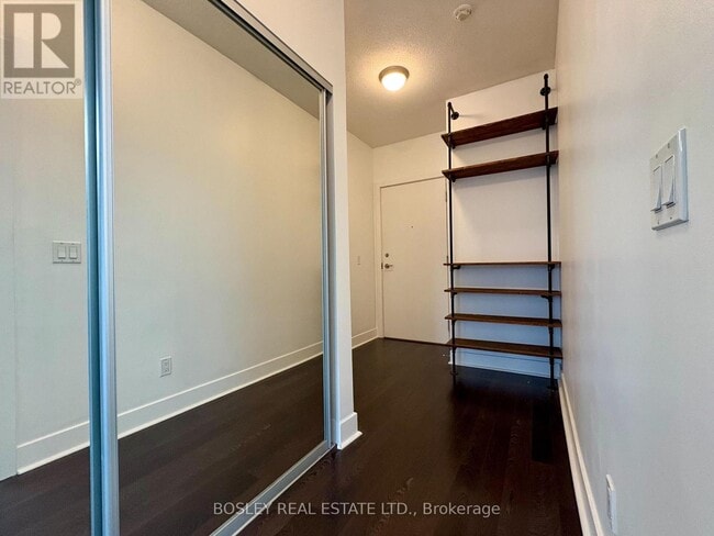 Photo du bâtiment - 90 Stadium Rd