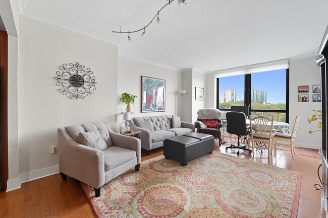 Foto del edificio - 1025 Maxwell Ln