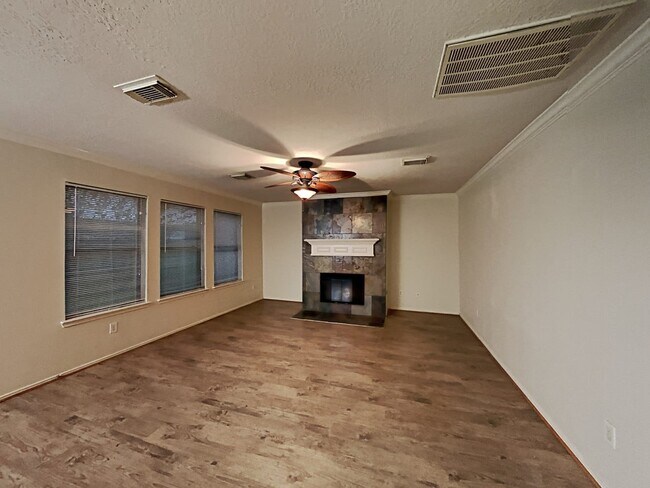 Foto del edificio - 9818 Golden Prairie Ln