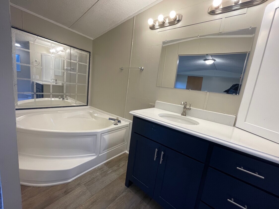 Foto principal - 270 Thompson Rd