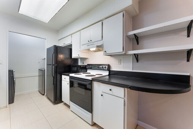 Foto del edificio - Two-bedroom, one bath single story townhou...