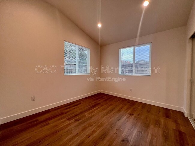 Building Photo - 1381 Circle Ave