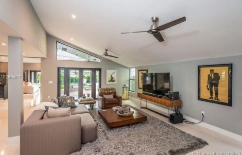 Interior Photo - 2972 Bridgeport Ave