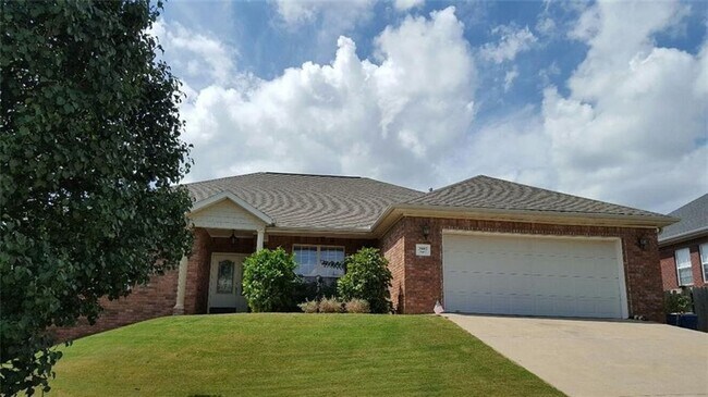 Building Photo - Spacious 3802 SW Osprey Drive 4 BR in Bent...