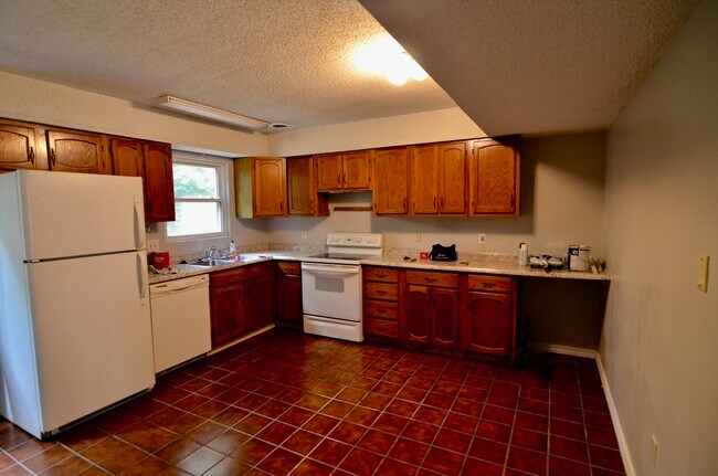 Unit C kitchen - 19 W 5th St