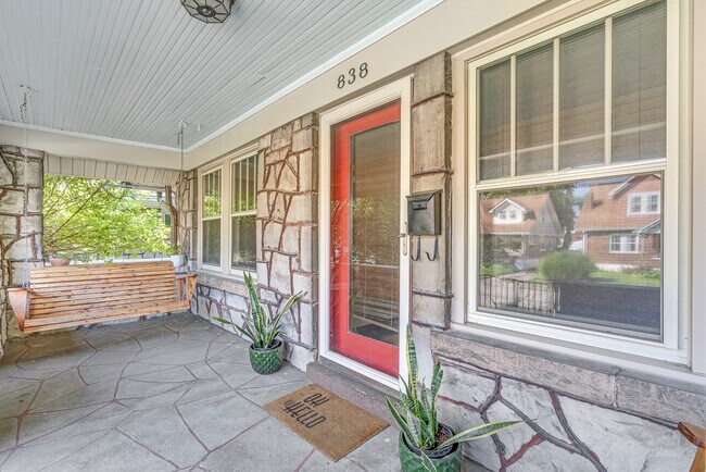 Foto del edificio - 838 Melford Ave