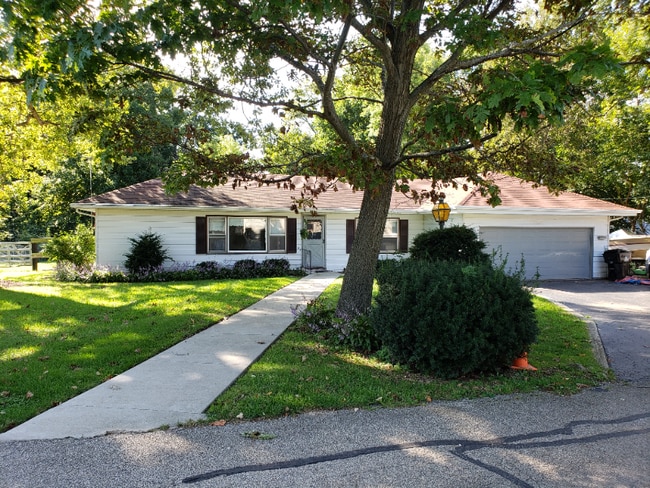 Building Photo - 42370 N Park Ln W