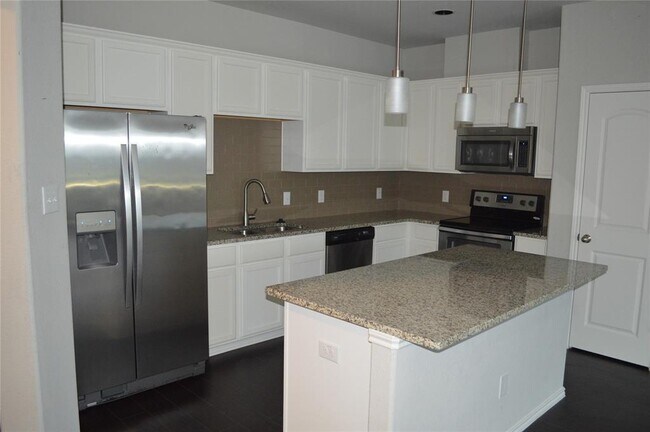 Building Photo - 5005 Sanger Cir Dr