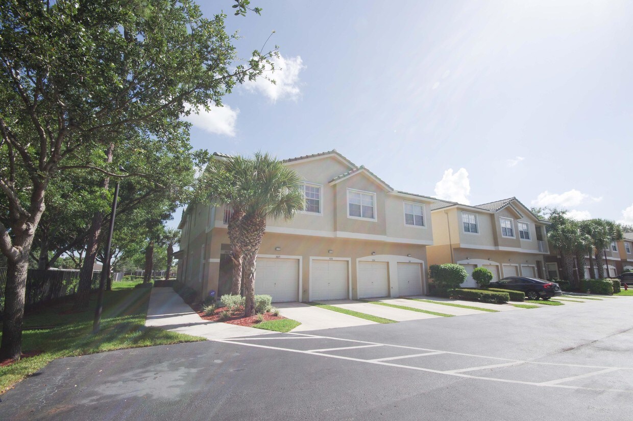 3010 Grandiflora Drive Greenacres Fl 33467 Room for Rent in Lake