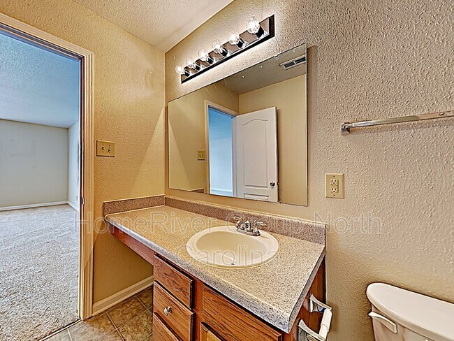 Foto del edificio - 8504 Rockmoor Ridge Rd